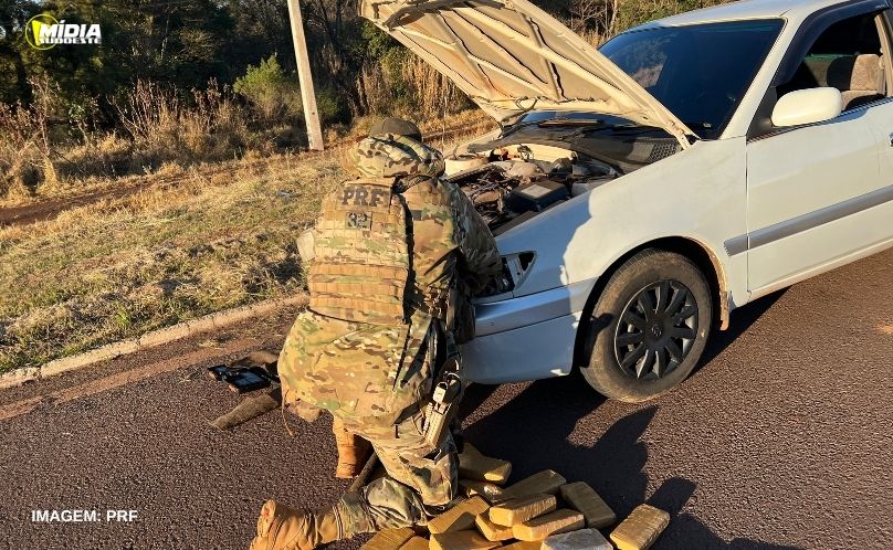 PRF apreende 40 kg de maconha escondidos em veículo com família falsa em Santa Tereza D’Oeste