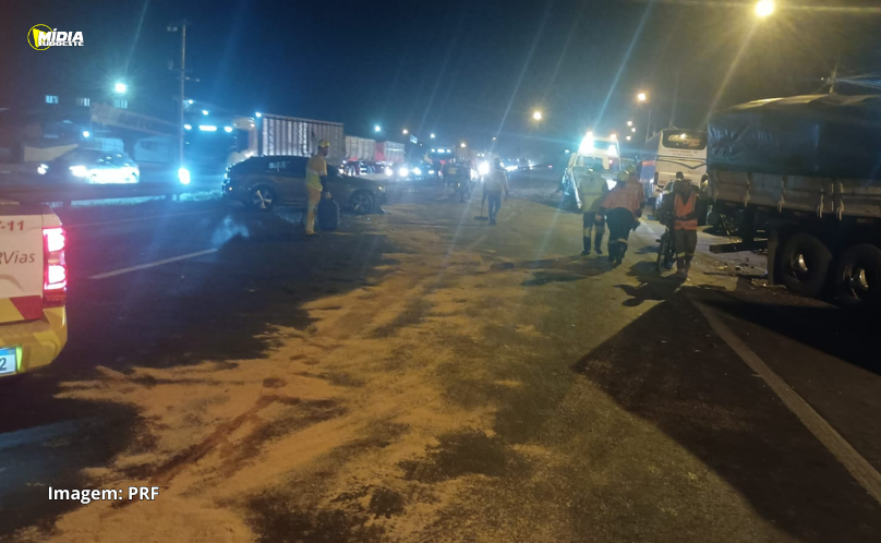 Acidente com caminhão desgovernado deixa três feridos na BR-376