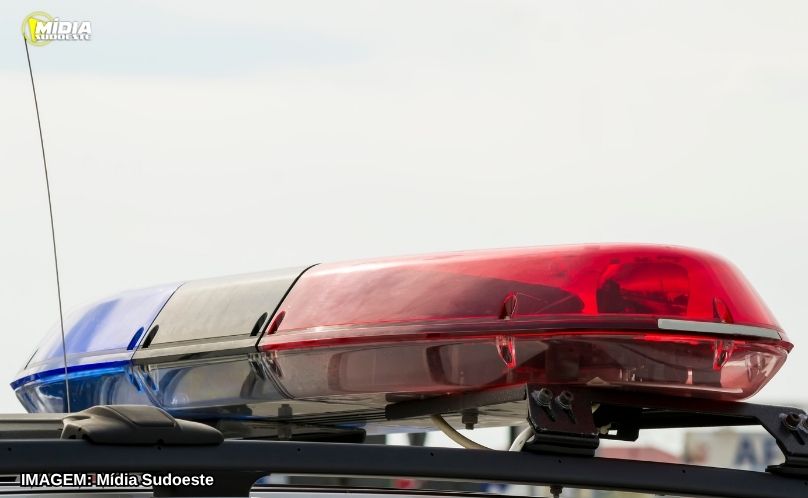 Homem tem porta de lixeira furtada pela segunda vez no mesmo local