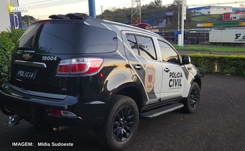 Homem é preso após ameaçar companheira com faca em Francisco Beltrão