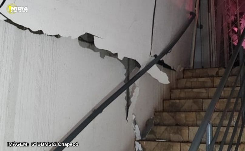 Explosão seguida de incêndio em apartamento mobiliza equipes de emergência em Chapecó