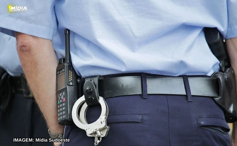 Homem é preso após furtar R$ 90 de estabelecimento e ser detido pela vítima em Marmeleiro