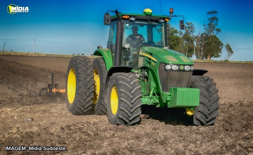 Homem fica ferido após ser esmagado por trator em São Lourenço do Oeste