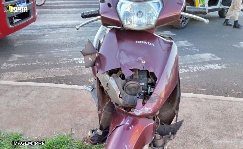 PRF atende acidente grave na BR-369 em Rolândia envolvendo automóvel e motocicleta