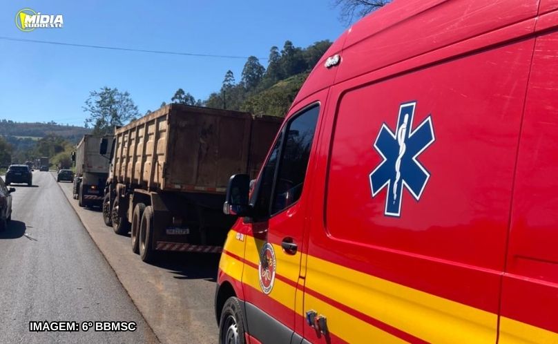 Acidente entre caminhões é registrado na BR-158 em Caibi