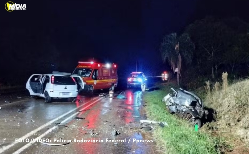 Três pessoas morrem após colisão entre carros na BR-468