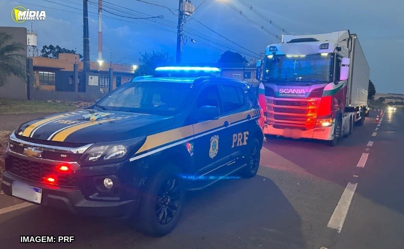 PRF prende motorista de caminhão por embriaguez em Apucarana