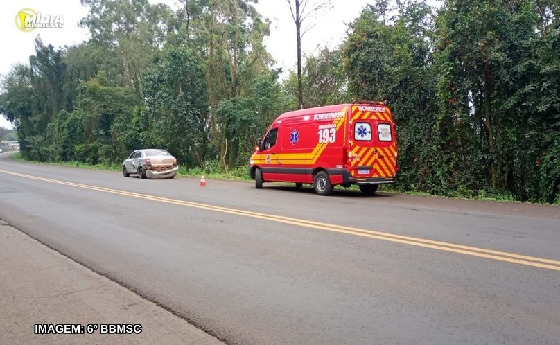 Acidente entre carro e caminhão é registrado na BR-282 em Nova Erechim