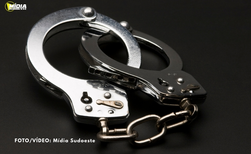 Homem é detido por descumprir medida protetiva