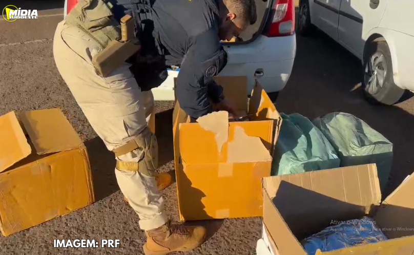 PRF e Receita Federal apreendem carga de cigarros e cabelo contrabandeados