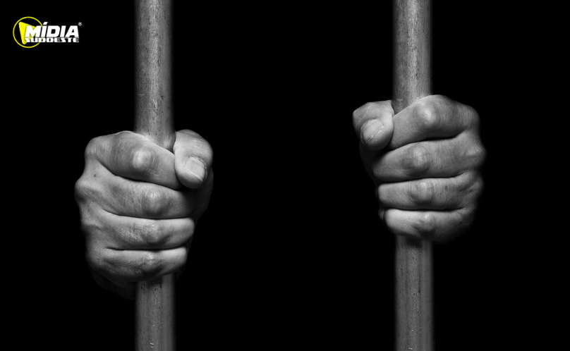 Homem é preso com revólver no Sudoeste