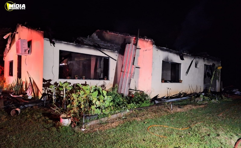 Incêndio atinge residência no interior de Bom Jesus