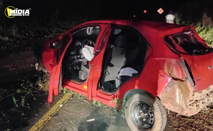 Motorista fica ferido após carro sair da pista na SC-496