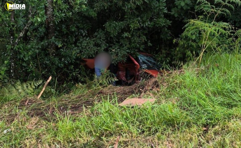 PRF atende colisão entre dois automóveis na BR-376 em Ortigueira