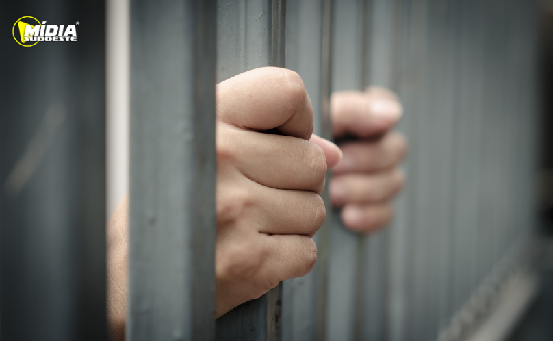 Ampére: homem com mandado de prisão é detido durante patrulhamento