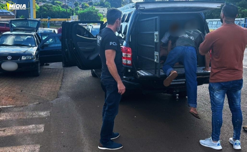 PCPR prende quatro adultos e apreende adolescente por tráfico de drogas em Quedas do Iguaçu