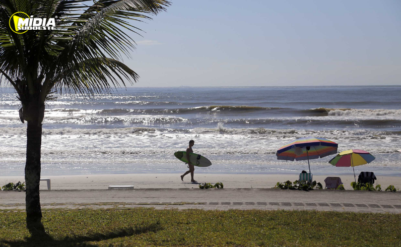 Verão começa neste domingo e terá muito calor e chuvas irregulares no Paraná