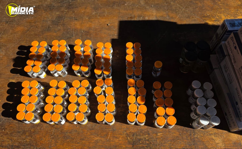 PRF apreende mais de 200 ampolas de medicamentos irregulares na BR-369