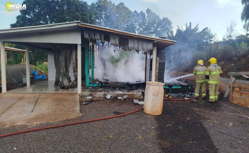 Incêndio atinge residência em Jupiá
