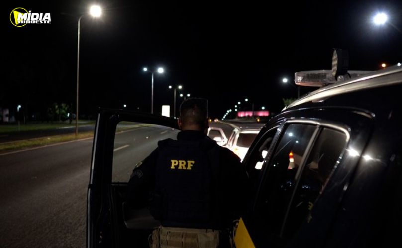 PRF recupera carro roubado na BR-376