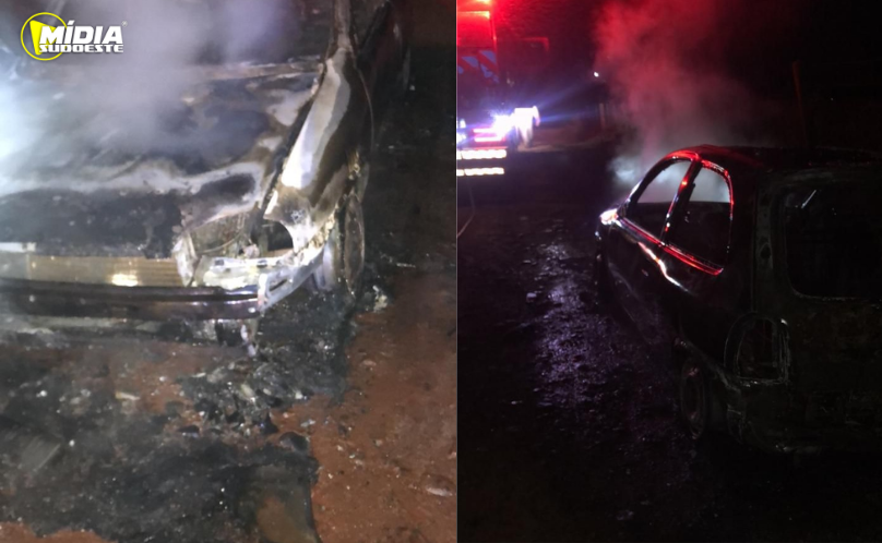 Incêndio em carro causa perda total