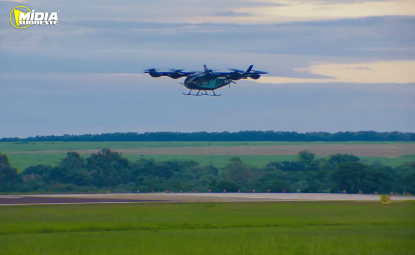 Eve, da Embraer, faz primeiro voo do protótipo de "carro voador"