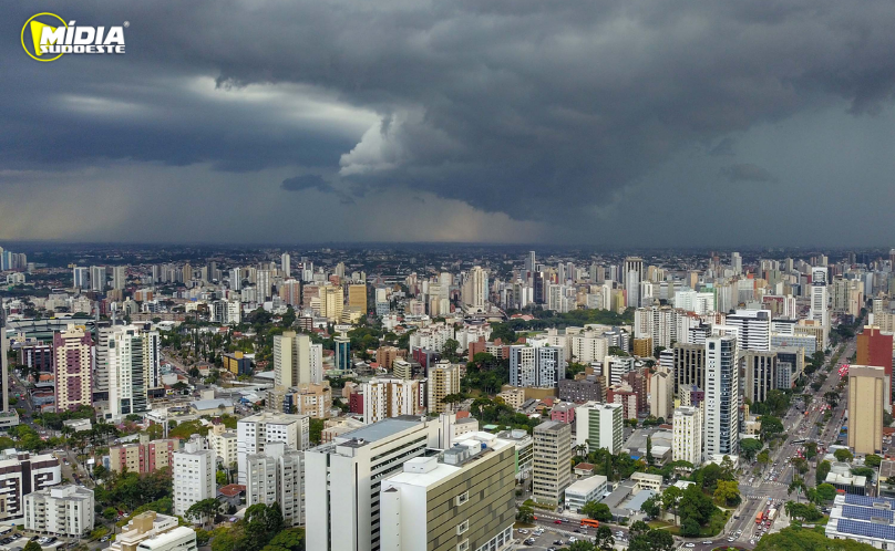 2026 chega com chuva e temperaturas mais amenas ao Paraná