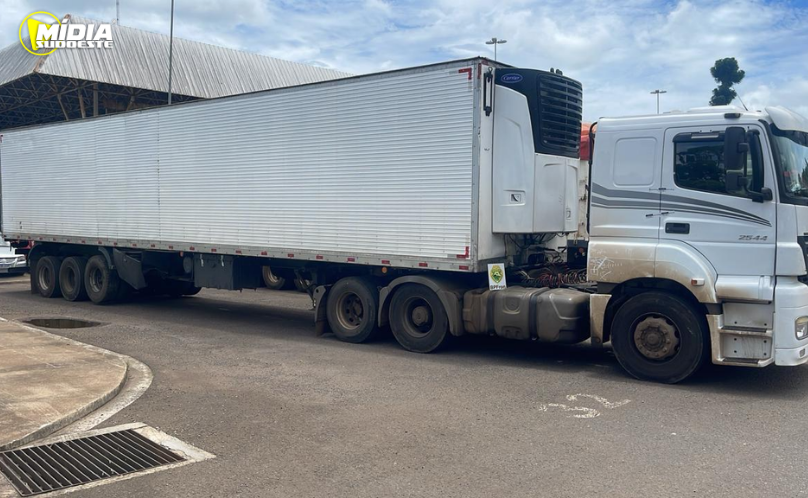 BPFRON apreende carreta durante transbordo ilegal na fronteira