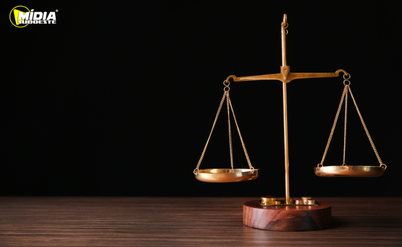 Justiça condena homem a mais de 100 anos de prisão por abusos contra a filha