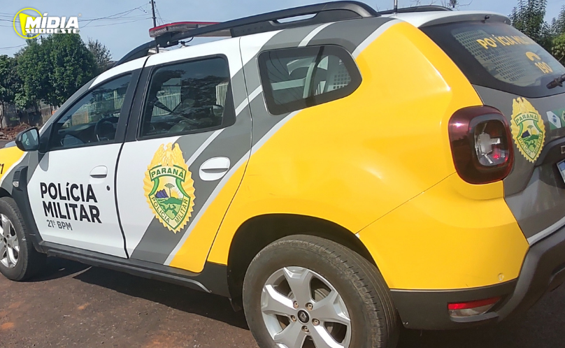 Mulher é detida após ameaçar vizinho e desacatar policiais