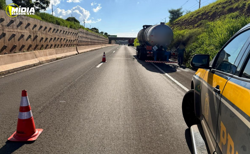 Incêndio em caminhão interdita Contorno Norte de Maringá