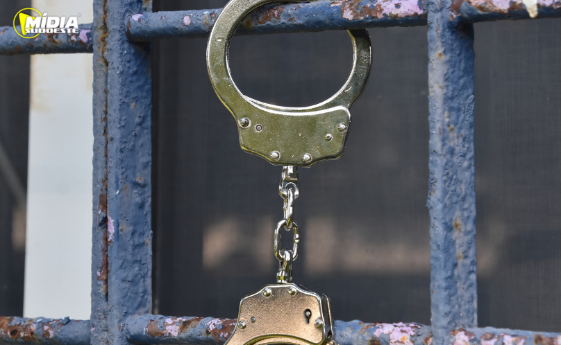 Homem com mandado é preso em Francisco Beltrão