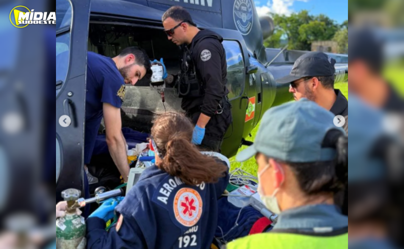 Homem fica ferido após caminhão descer barranco na SC-161