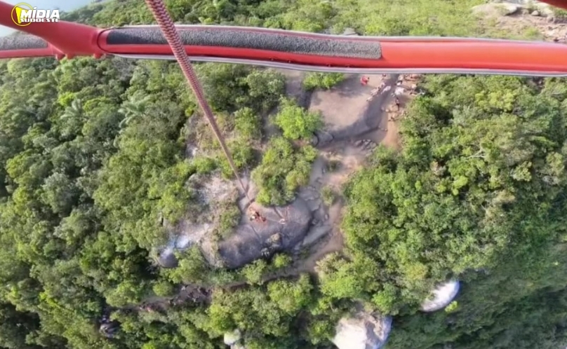 Idoso é resgatado por aeronave Arcanjo-03 após queda durante trilha