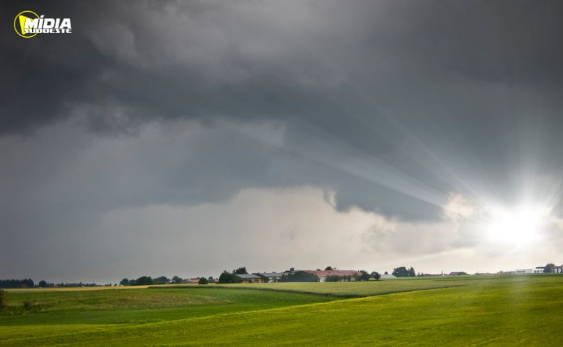 Chuva e risco de tempestades no Paraná