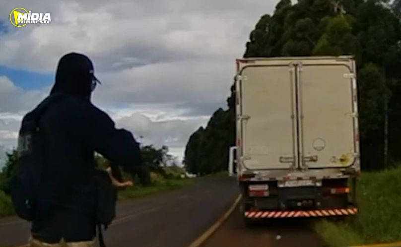 PRF prende caminhoneiro embriagado após perseguição na BR-373