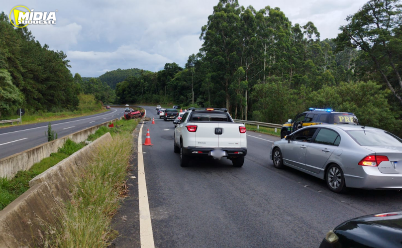 Acidente na BR-376 deixa duas pessoas gravemente feridas