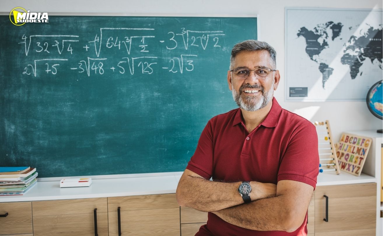 Paraná empossa 224 novos professores para a rede estadual