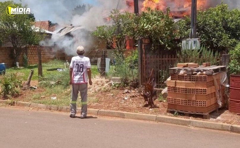 Clevelândia: casa é destruida em incêndio