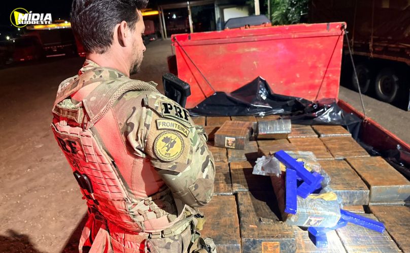 PRF apreende caminhão carregado com mais de 1 tonelada de maconha