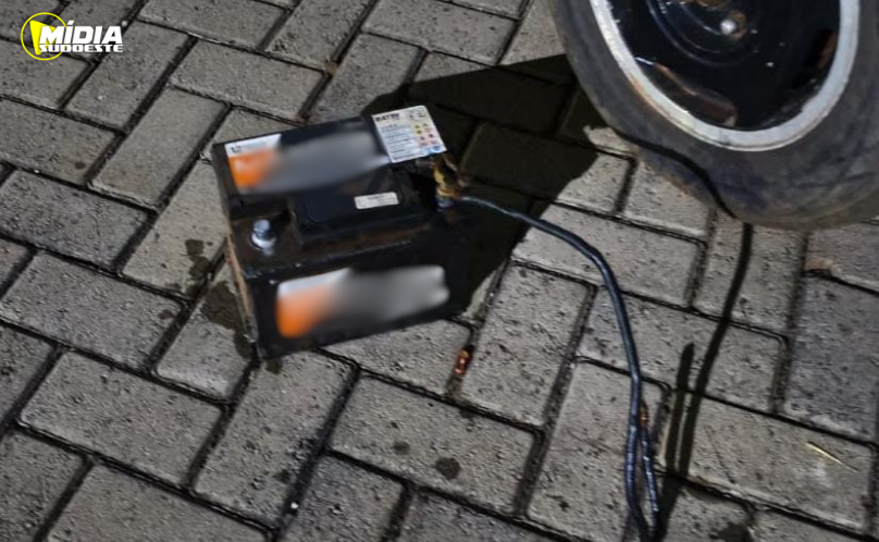 Suspeito é flagrado furtando bateria de veículo em Marmeleiro