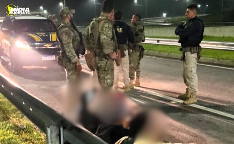 PRF intercepta “racha” de motos no Contorno da BR-101 