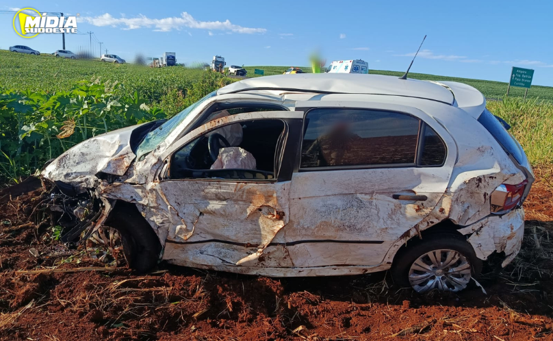 Acidente entre dois veículos deixa feridos na PR-281