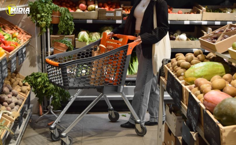 Cesta básica cai em todas as capitais no 2º semestre de 2025