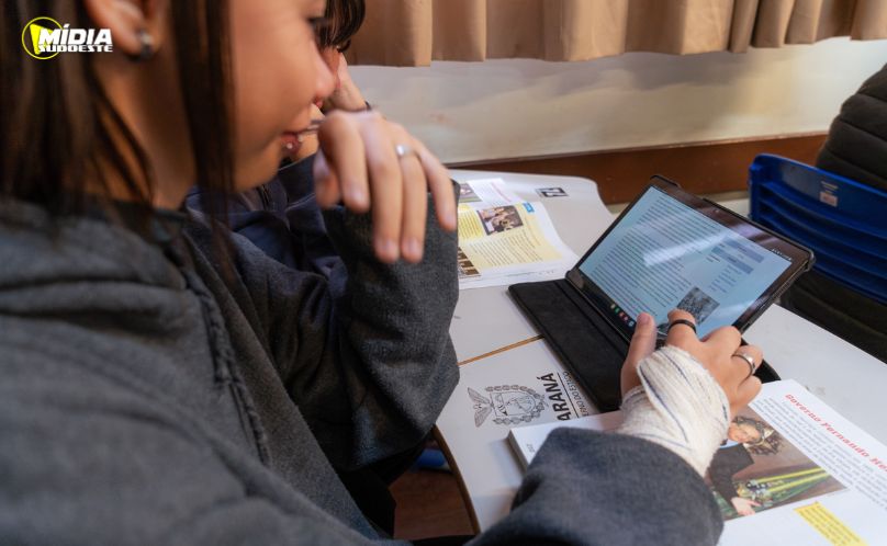 Paraná lança curso técnico de IA na rede pública