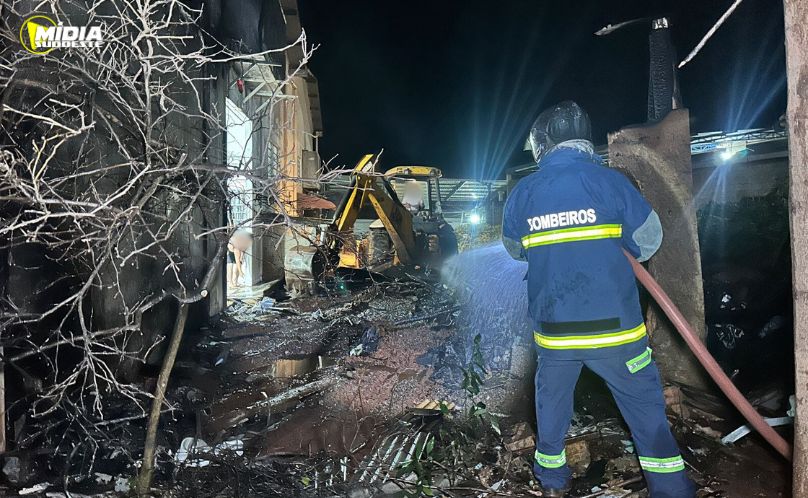 Incêndio atinge fábrica de roupas em Santo Antonio do Sudoeste