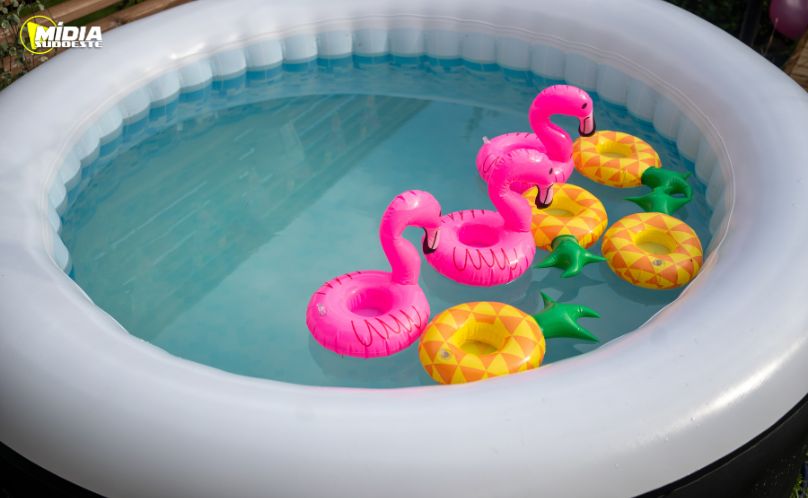 Cuidados simples ajudam a economizar água em piscinas plásticas