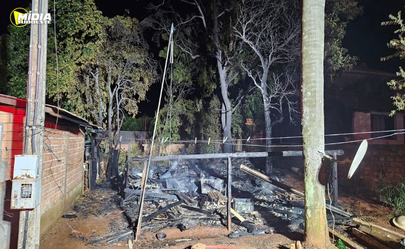 Incêndio destrói residência