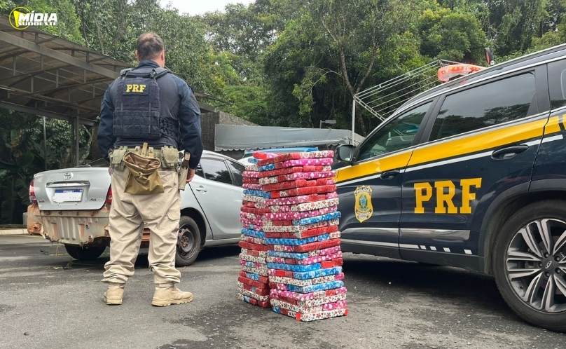 PRF apreende quase 140 kg de maconha em veículo Paraguaio