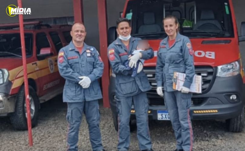 Bombeiros salvam recém-nascido após engasgo